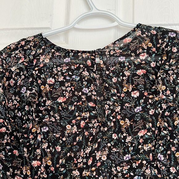 Floral ruffle blouse - Picture 3 of 3